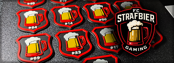 Frisch gedruckte Strafbierbadges auf 3D Drucker